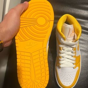 Nike Jordan 1 University Gold